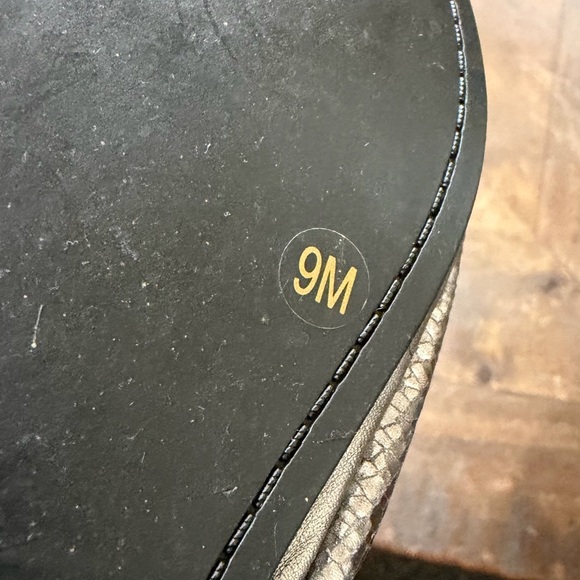 EUC Tory Burch Azalea crystal-bow scrunch ballet flats in pewter - Picture 7 of 9